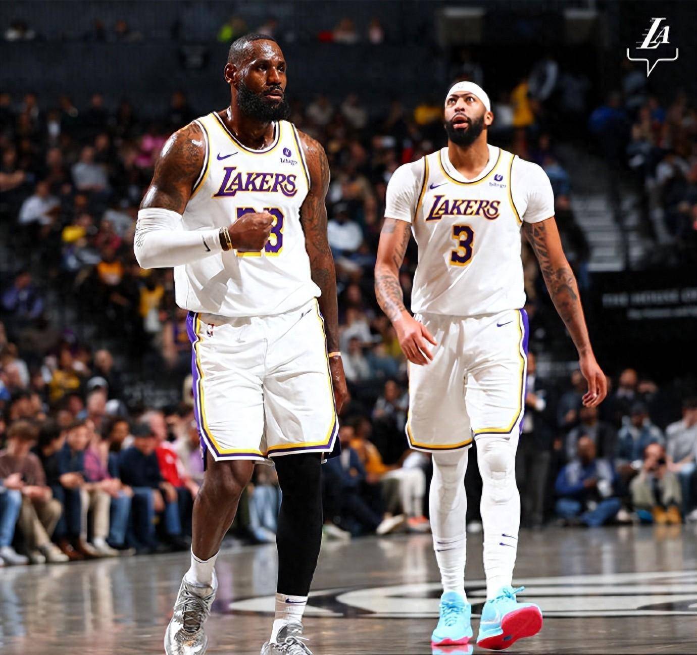 詹姆斯迎来二十赛季出色发挥，RNG观众热烈欢呼！